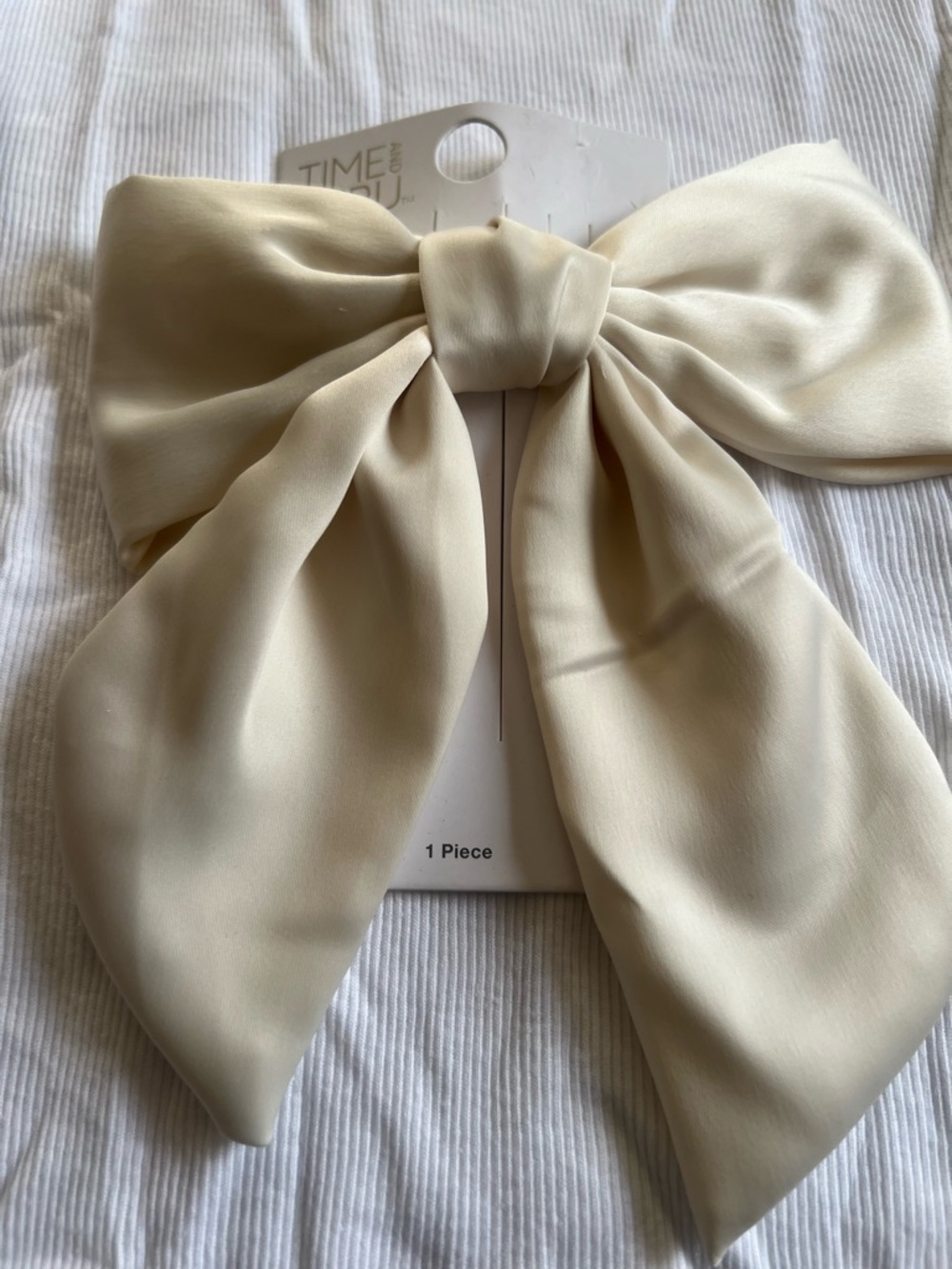 No Boundaries Ivory Bow Hair Clip